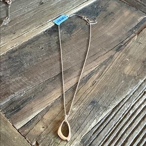 Elegant Gold Pendant Necklace